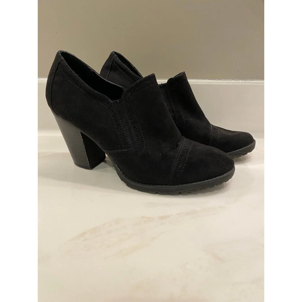 White Mountain Black Faux Suede Women’s‎ Size 10 M Bootie like Slip on Heels